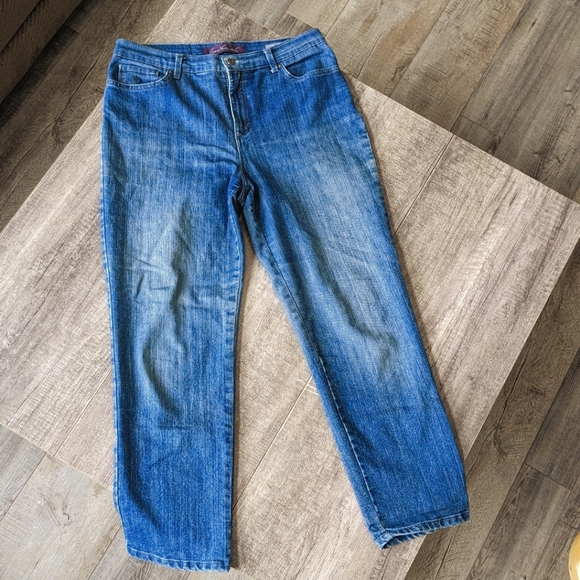 Gloria Vanderbilt 'Amanda' Relaxed Fit Mid Blue Denim Jeans Women's Size 10 - Picture 2 of 5